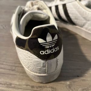 Shell Toe Adidas sneakers MENS 10.5 Camo Stripes